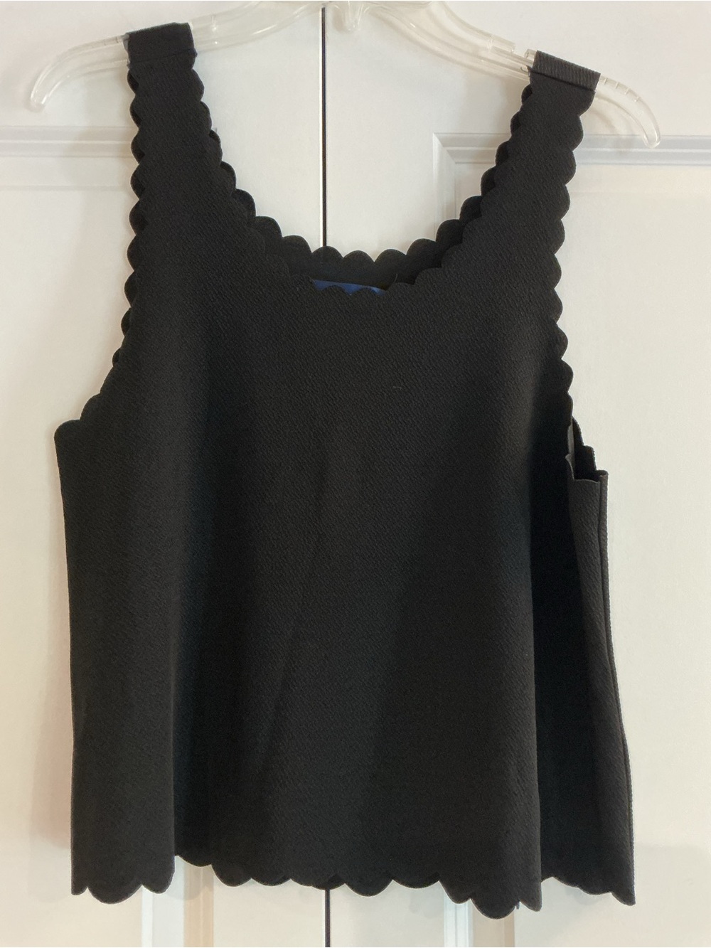 Black Scallop-Edge Sleeveless Tank Top from Francesca’s L NWT
